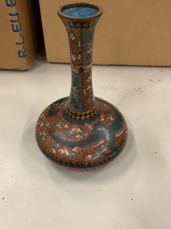 Vase en émail cloisonné japonais