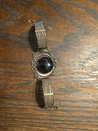 Sterling silver bracelet with black onyx cabochon and mesh chain