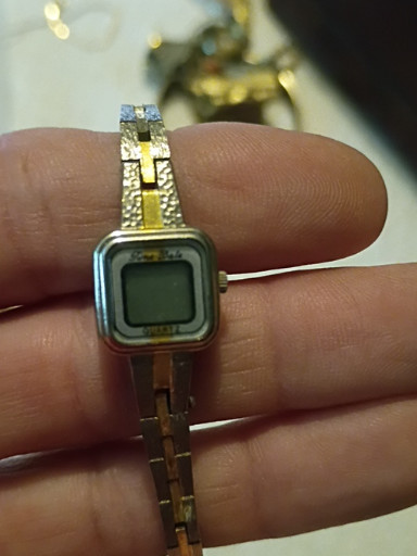 Vintage ladies digital quartz wristwatch with gold-tone bracelet band