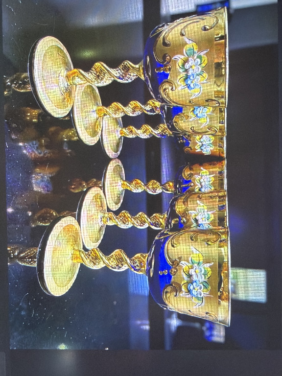 Set di sei calici in vetro di Murano con decorazioni in oro e smalto blu cobalto con motivi floreali