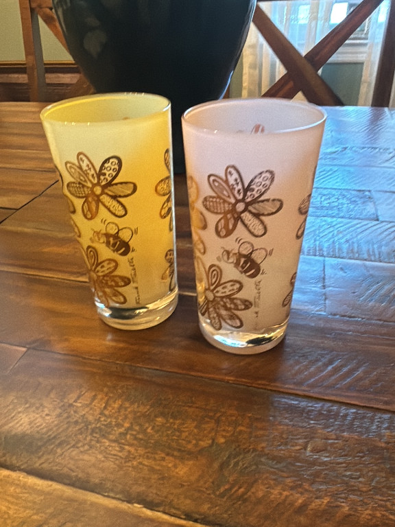 Vintage glassware tumblers with floral and bee motif by Frank Maietta