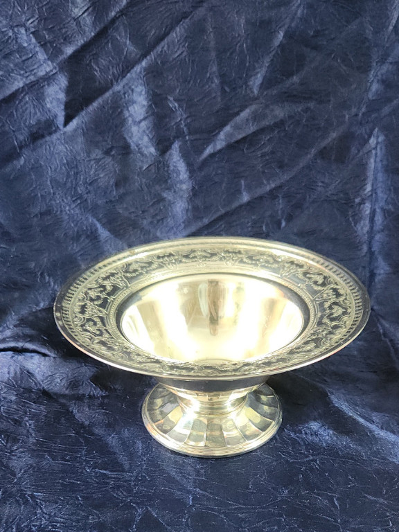 Small silver compote on pedestal with ornate rim decoration. Meridan S. P. CO. International S. Co. Palm tree and swan mark.