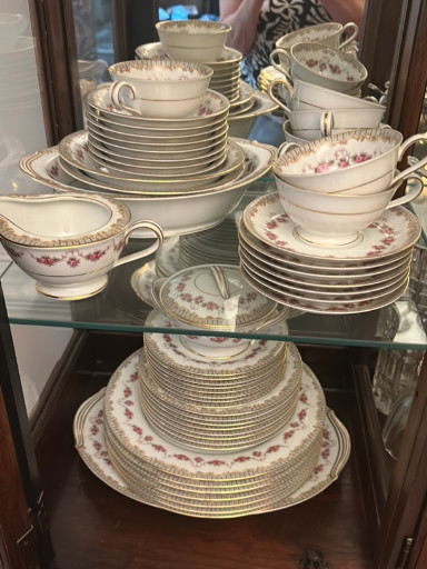 Porcelain dinnerware set 'Ridgewood' pattern 5201 by Noritake