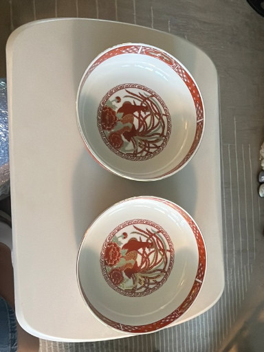 Pair of porcelain bowls with Imari-style phoenix and floral decoration