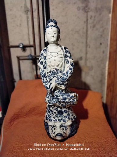 Blue and white porcelain figure of Guanyin (Kwan Yin)