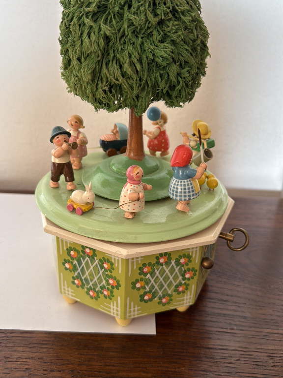 Holz-Spieluhr 'Kinderreigen' von Wendt & Kühn