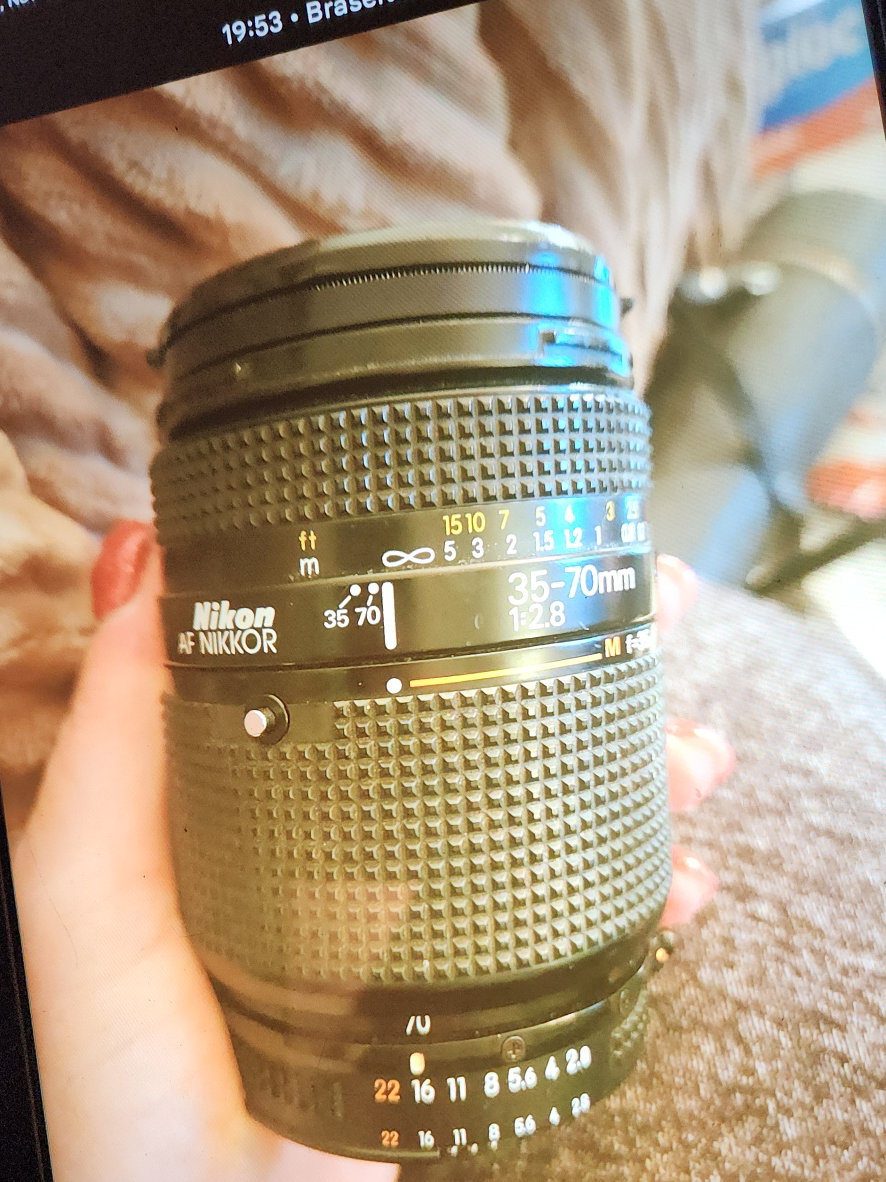 Nikon AF Nikkor 35-70mm f/2.8D zoom lens