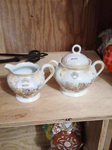 Porcelain sugar bowl and creamer set with floral decoration and gold trim