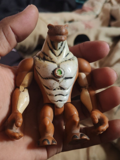 Figura de acción de plástico 'Humungousaur Defender' de Ben 10 Alien Force por Bandai