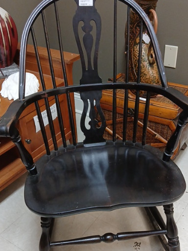 Painted wood Windsor-style rocking chair with decorative splat back