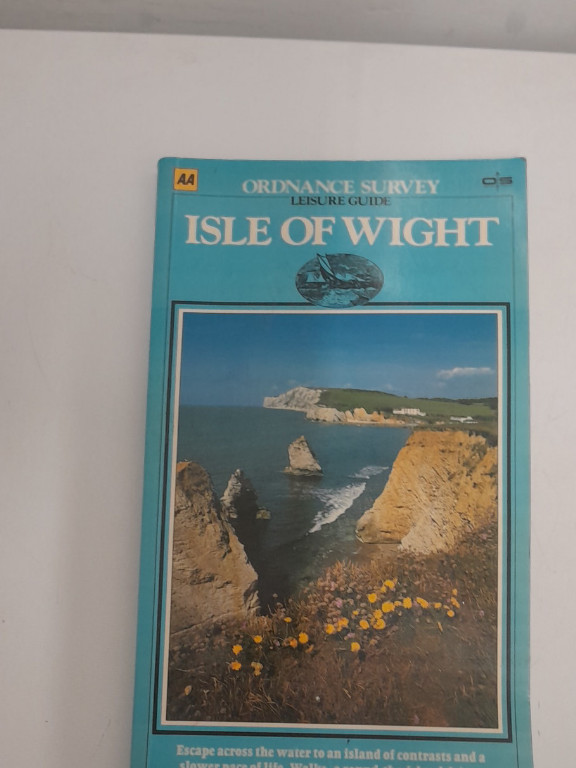 Ordnance Survey Leisure Guide book titled 'Isle of Wight' published by AA (Automobile Association)