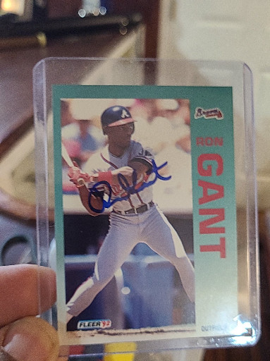 Autographed 1992 Fleer baseball card #357 featuring Ron Gant