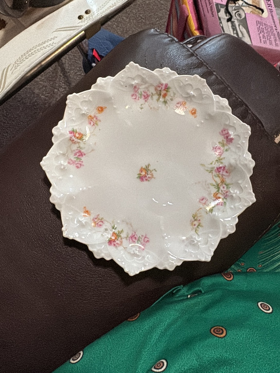 Porcelain scalloped plate with hand-painted floral decoration