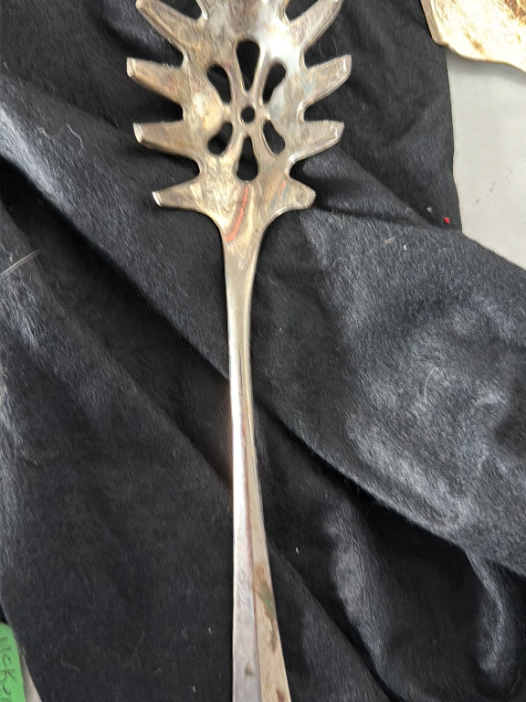 Silverplated spaghetti server with pierced decorative design