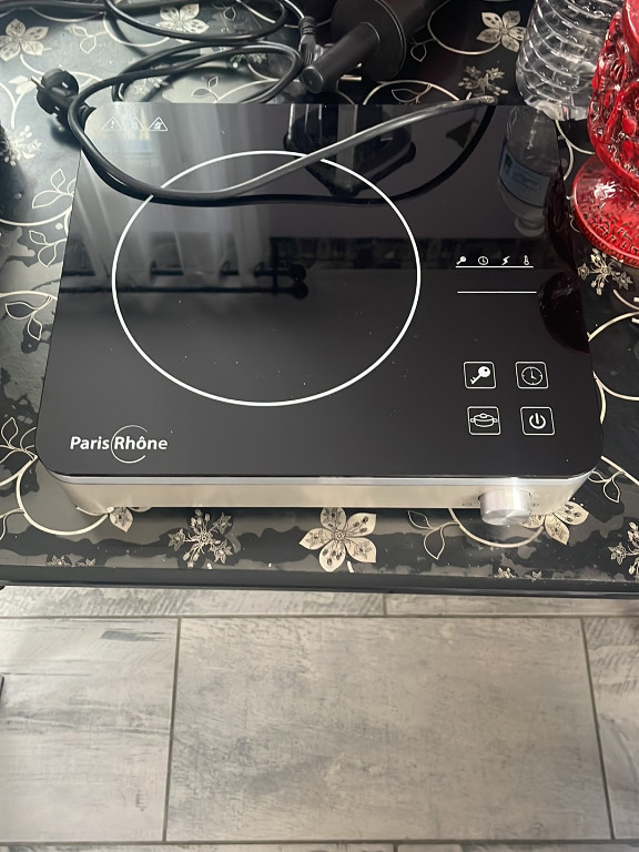 Plaque à induction portable 'Paris Rhône', appareil électroménager moderne