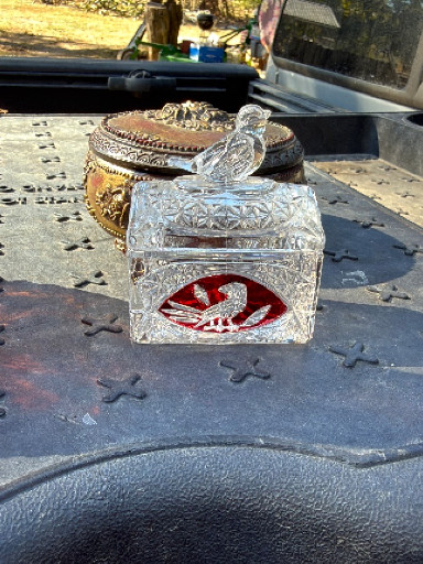 Lead crystal trinket box with bird finial from Hofbauer 'Byrdes Collection'
