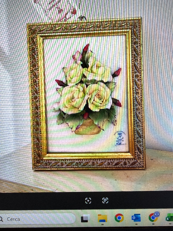 Quadro floreale tridimensionale in porcellana di Capodimonte con rose gialle in cornice dorata