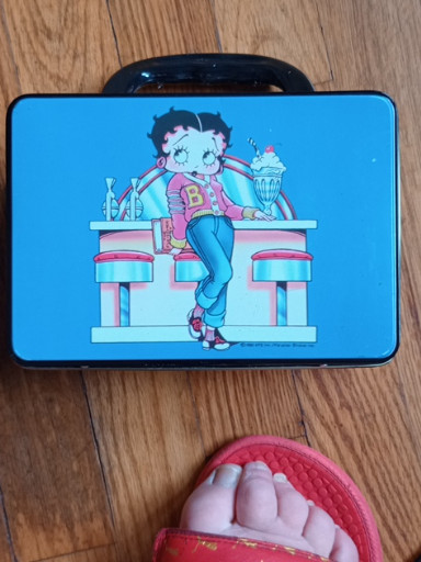 Metal tin lunch box featuring Betty Boop at a diner, by King Features Syndicate Inc.