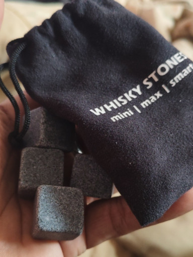Piedras de whisky de granito natural con bolsa de terciopelo
