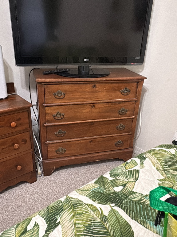 Oak chest of drawers in Eastlake style with ornate brass hardware