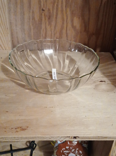 Clear pressed glass bowl in the 'Arcade Bengale' pattern by Arcoroc