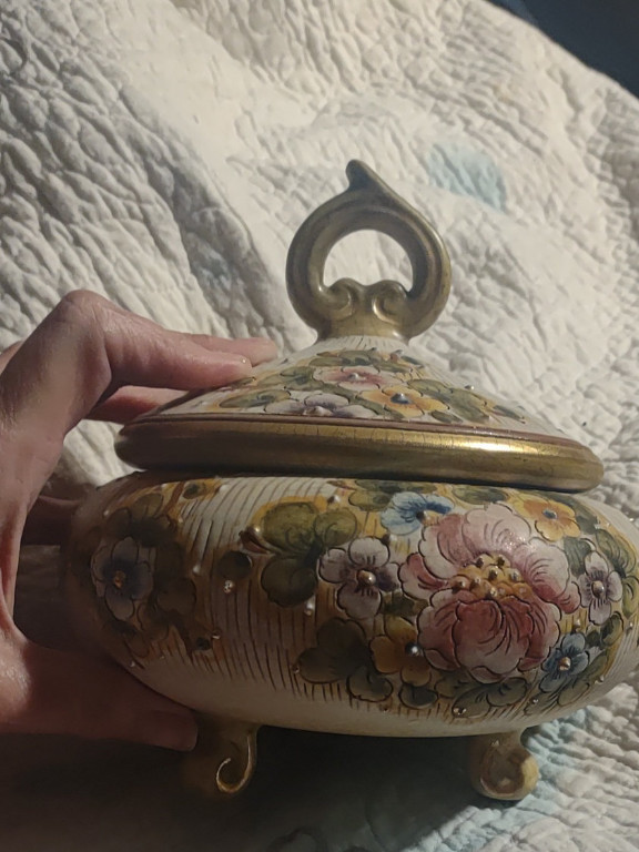 Porcelain trinket box with floral design by G.P. Derlita