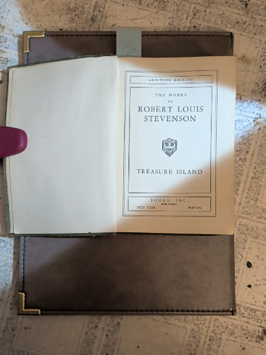 Early 20th-century edition of 'Treasure Island' by Robert Louis Stevenson, published by World Syndicate Publishing