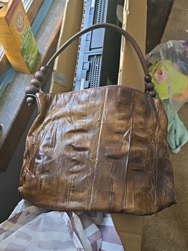 Eel skin leather handbag with pleated design