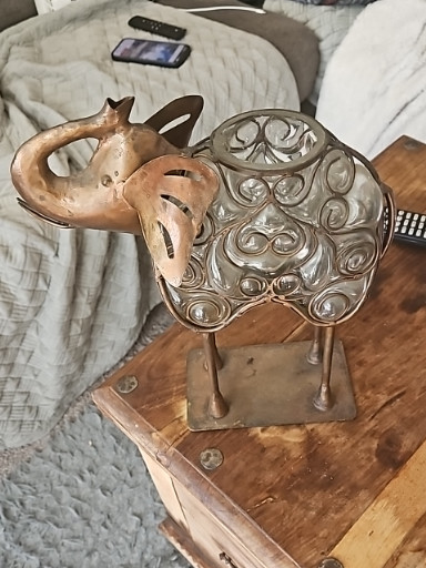 Iron cutwork elephant candle holder