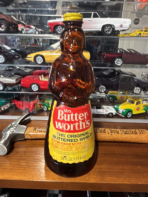 Vintage glass syrup bottle 'Mrs. Butterworth's The Original Buttered Syrup' 24 oz with cap by Lever Brothers Company