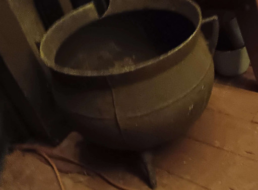 Cast iron cauldron pot with lid and three legs