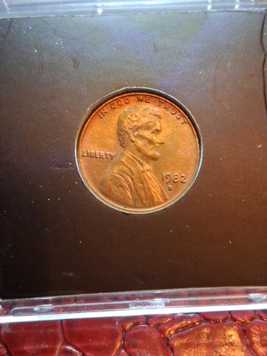 Copper Lincoln Wheat Cent penny dated 1982-D with DDO (Doubled Die Obverse)