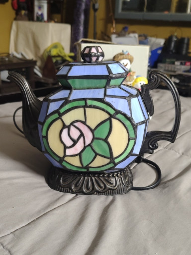 Stained glass teapot lamp in Tiffany style with floral motif by Cheyenne