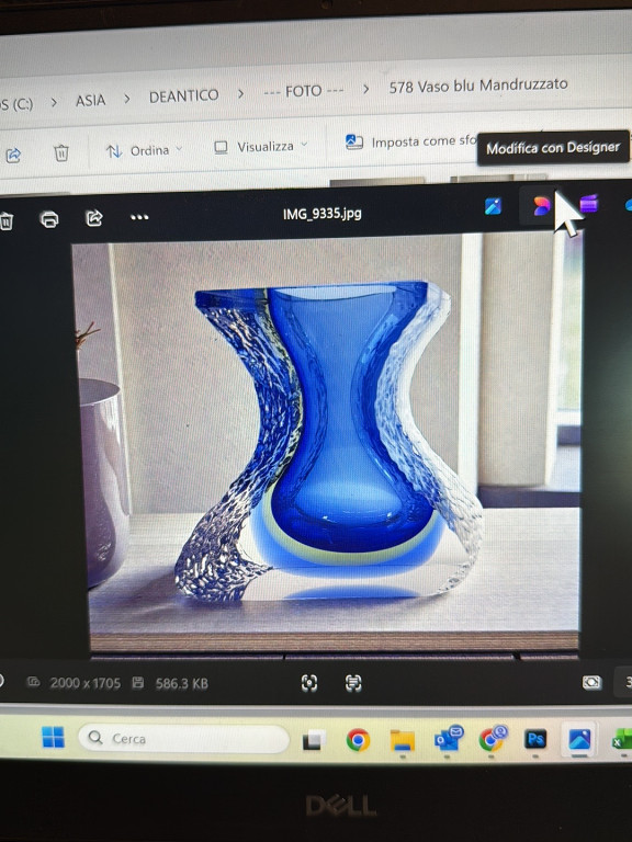 Vaso in vetro di Murano blu, modello 'Sommerso', di Alessandro Mandruzzato
