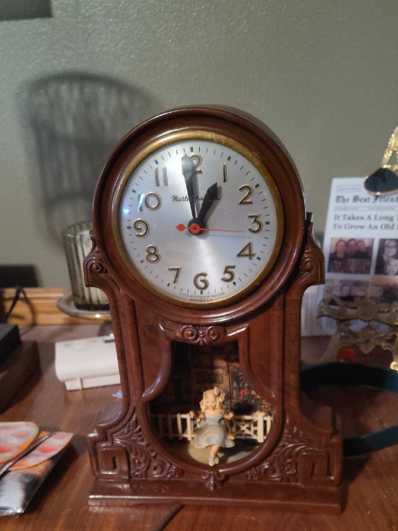 Mastercrafters 'Swinging Girl' electric mantel clock