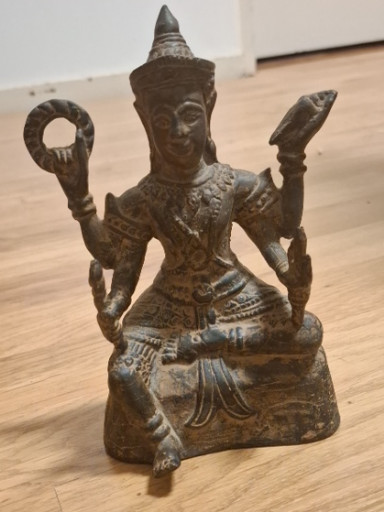 Bronzen sculptuur van Vasudhara, Boeddhistische godin van rijkdom en voorspoed