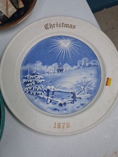 Porcelain collector plate titled 'Christmas 1976' by CeramiCorner