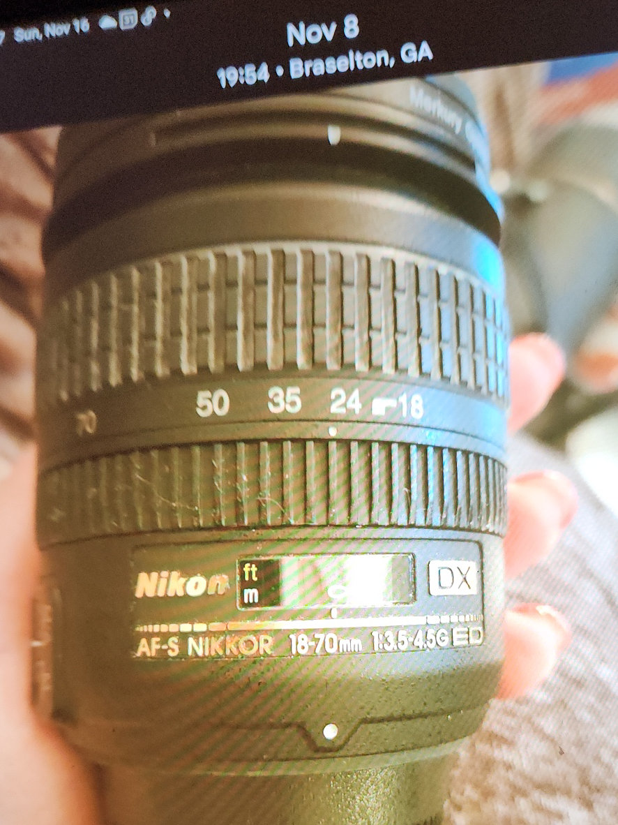 Nikon AF-S NIKKOR 18-70mm f/3.5-4.5G ED DX zoom lens