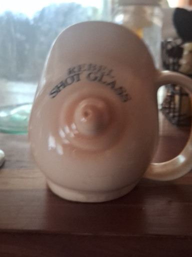 Ceramic novelty mug titled 'Especial Para Ti' (Special For You), breast-shaped souvenir mug from Mexico