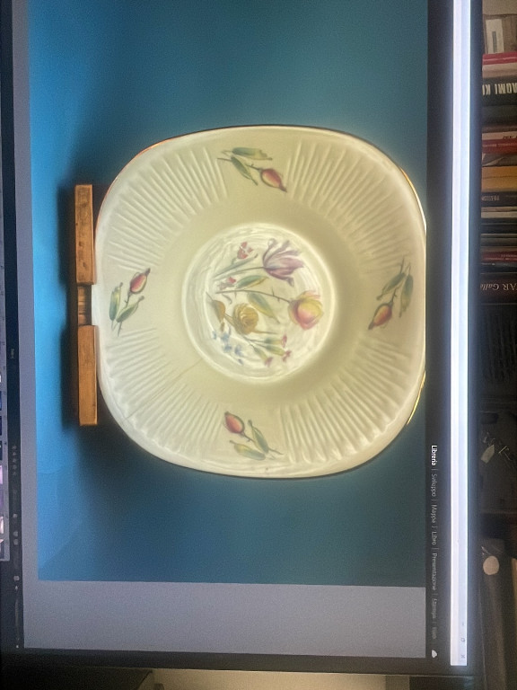 Piatto decorativo in ceramica con motivi floreali dipinti a mano di Zeus Scherzer Bavaria