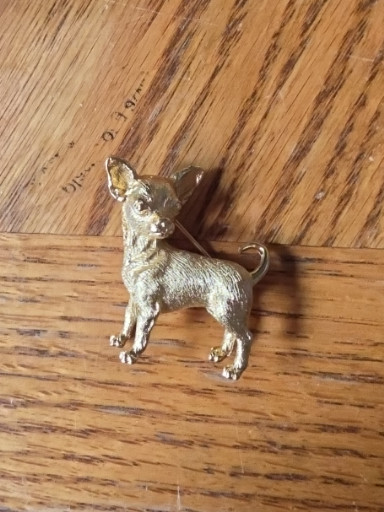 Gold-tone metal Chihuahua dog brooch pin