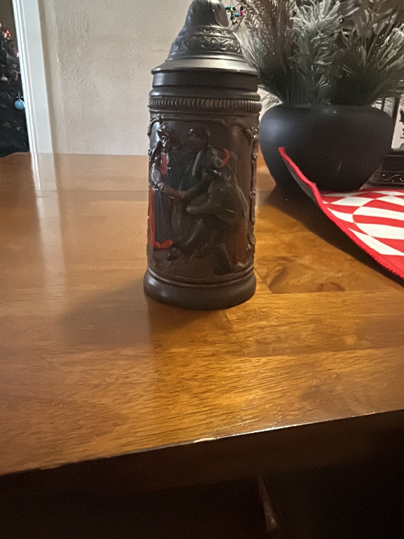 Pewter beer stein with 3D hunting scene relief
