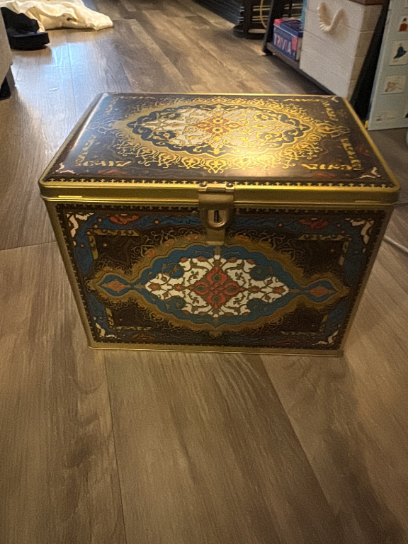 Decorative metal biscuit tin by H.J. Heinz Company