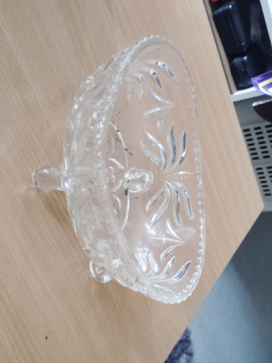 Pressglas-Schale mit floralem Reliefmuster und Perlrand