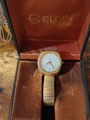 Gold-plated ladies wristwatch by Elgin