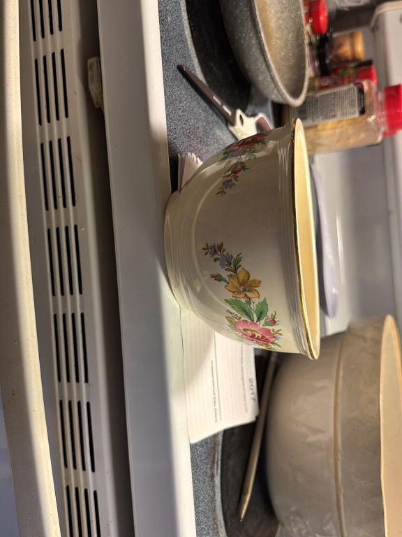 Ceramic mixing bowl with 'Spring Wreath' floral pattern by Homer Laughlin