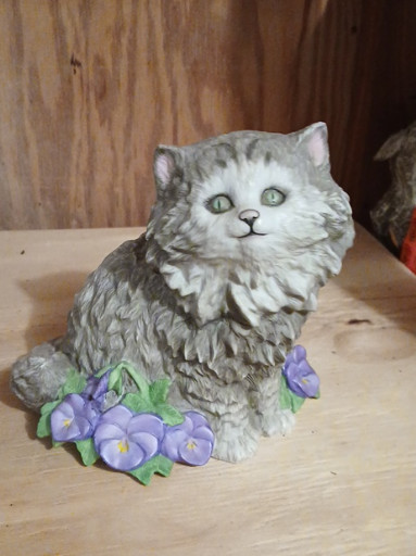 Porcelain figurine titled 'Purrfection' by Nancy Matthews, Franklin Mint Limited Edition #A4419