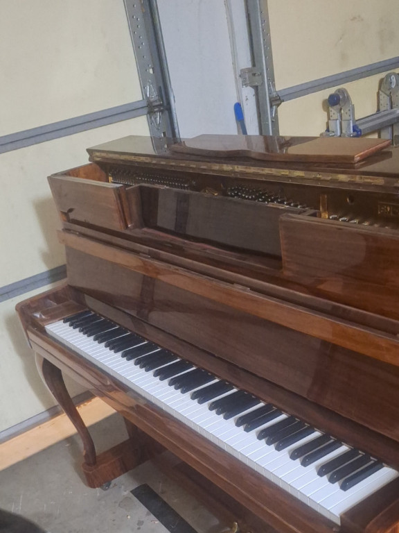 Wooden upright piano model SM-3 by Samick