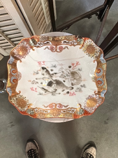 Porcelain serving dish with hand-painted decoration and scalloped edges, Japanese origin