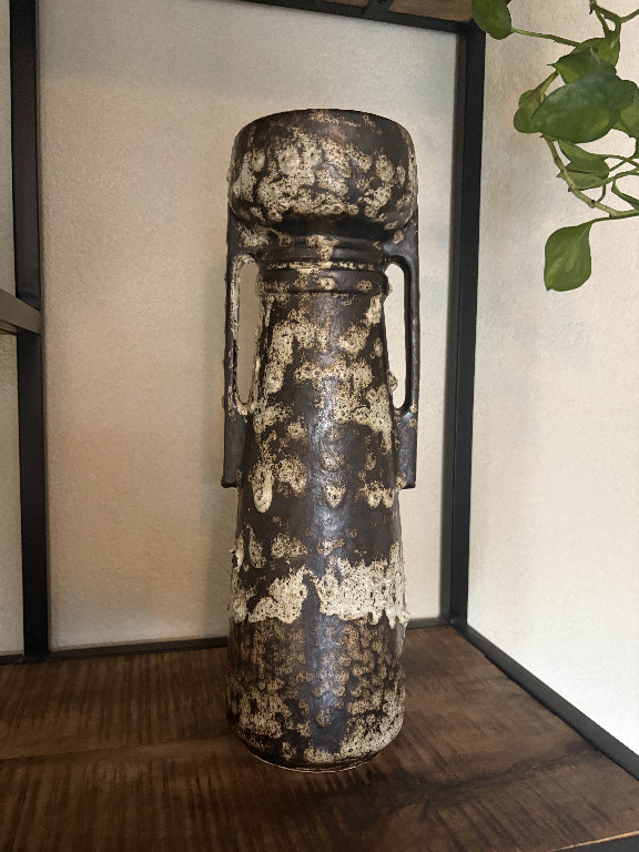 Keramische vaas met handvatten in brutalistische stijl, mogelijk door Jacques Blin of Bitossi